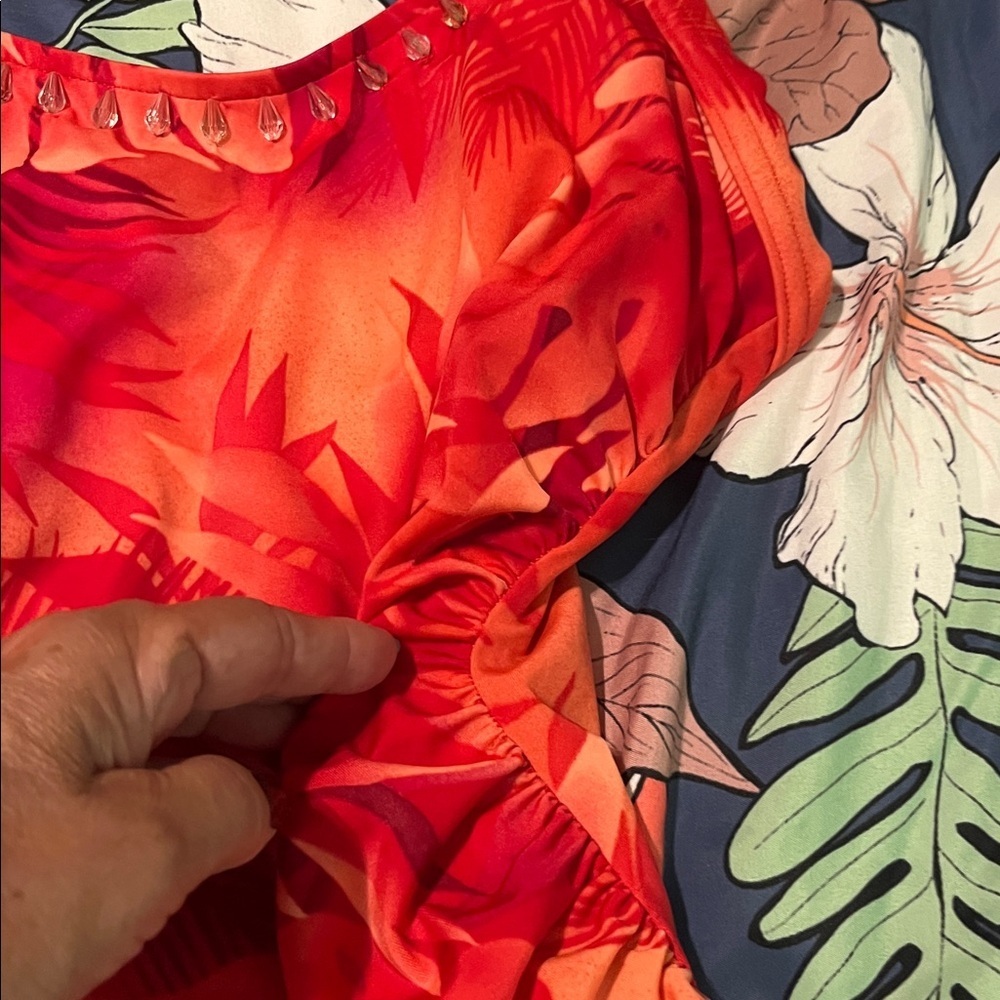 Bright and gorgeous slimming ruched swimsuit new - Picture 4 of 8